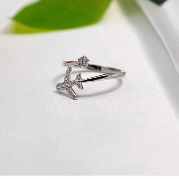 925 Sterling Silver Airplane Ring with Crystal Details - Picture 1 of 3